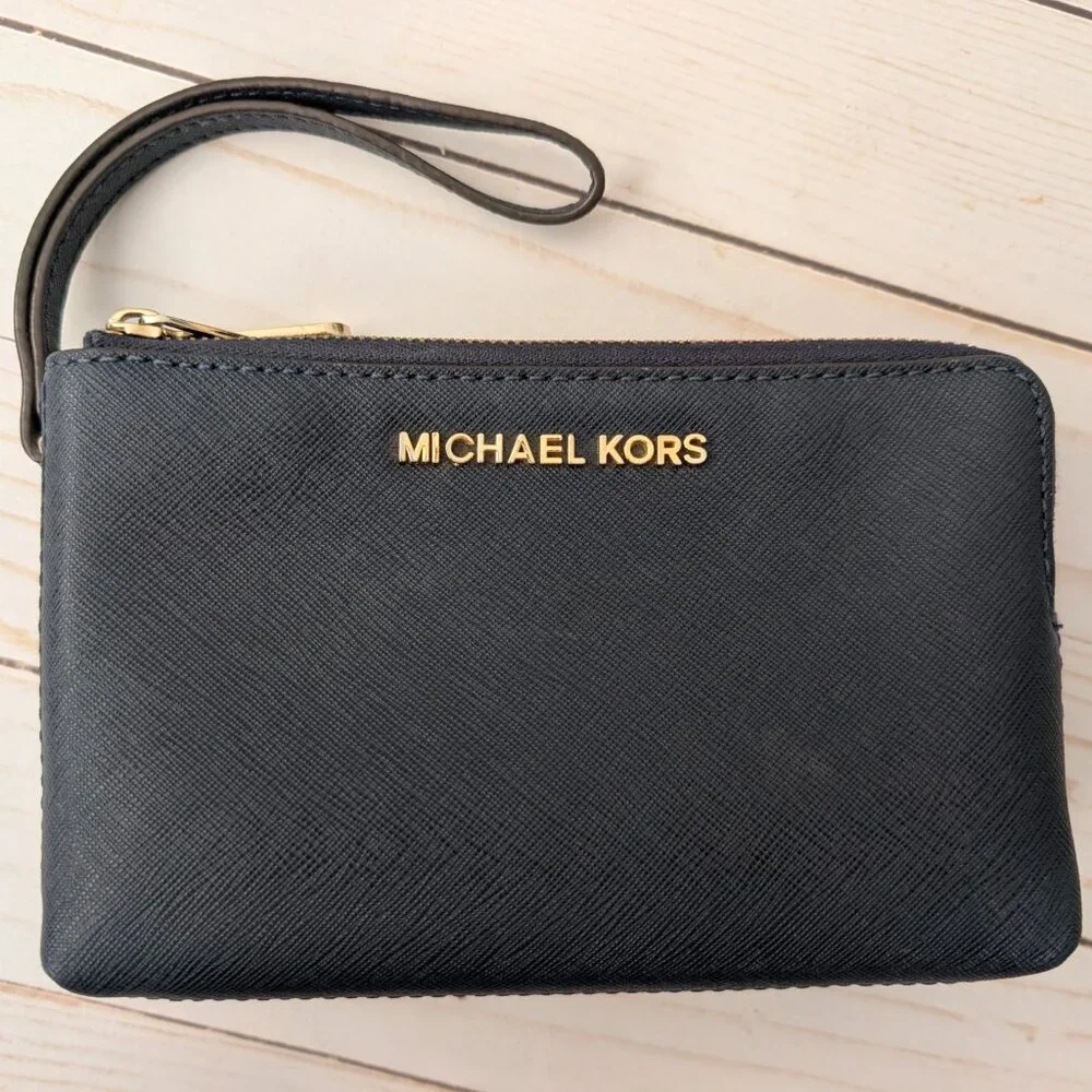 Michael Kors Bucket Bag with Detatchable Crossbody Strap & Matching Wristlet - Picture 9 of 12